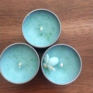 Small scented tea candles